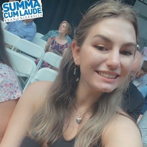 Meet your Posher, Caitlin